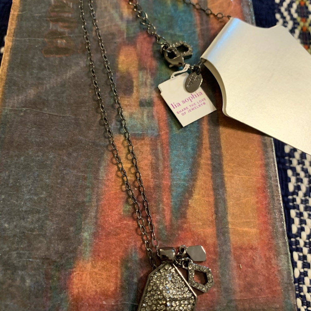 Beautiful chrome necklace with rhinestones